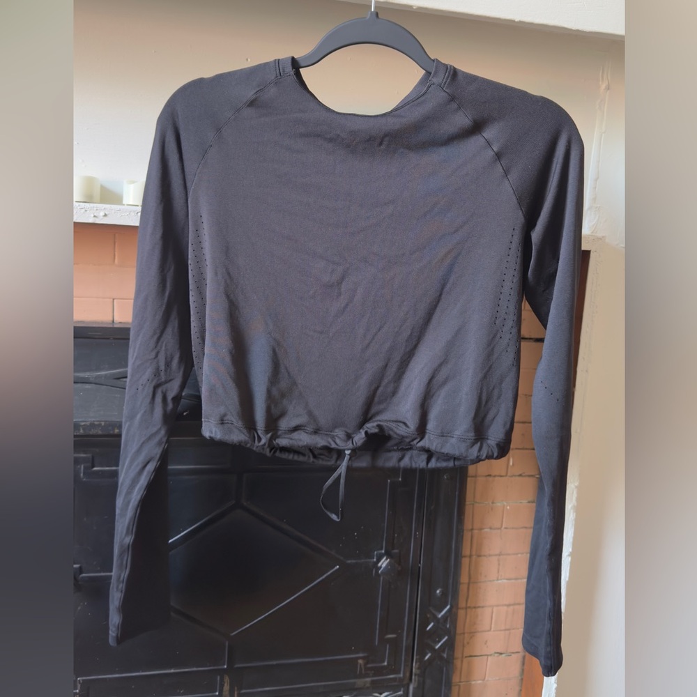 Women’s Black Long-Sleeve Drawstring Athletic Crop Top